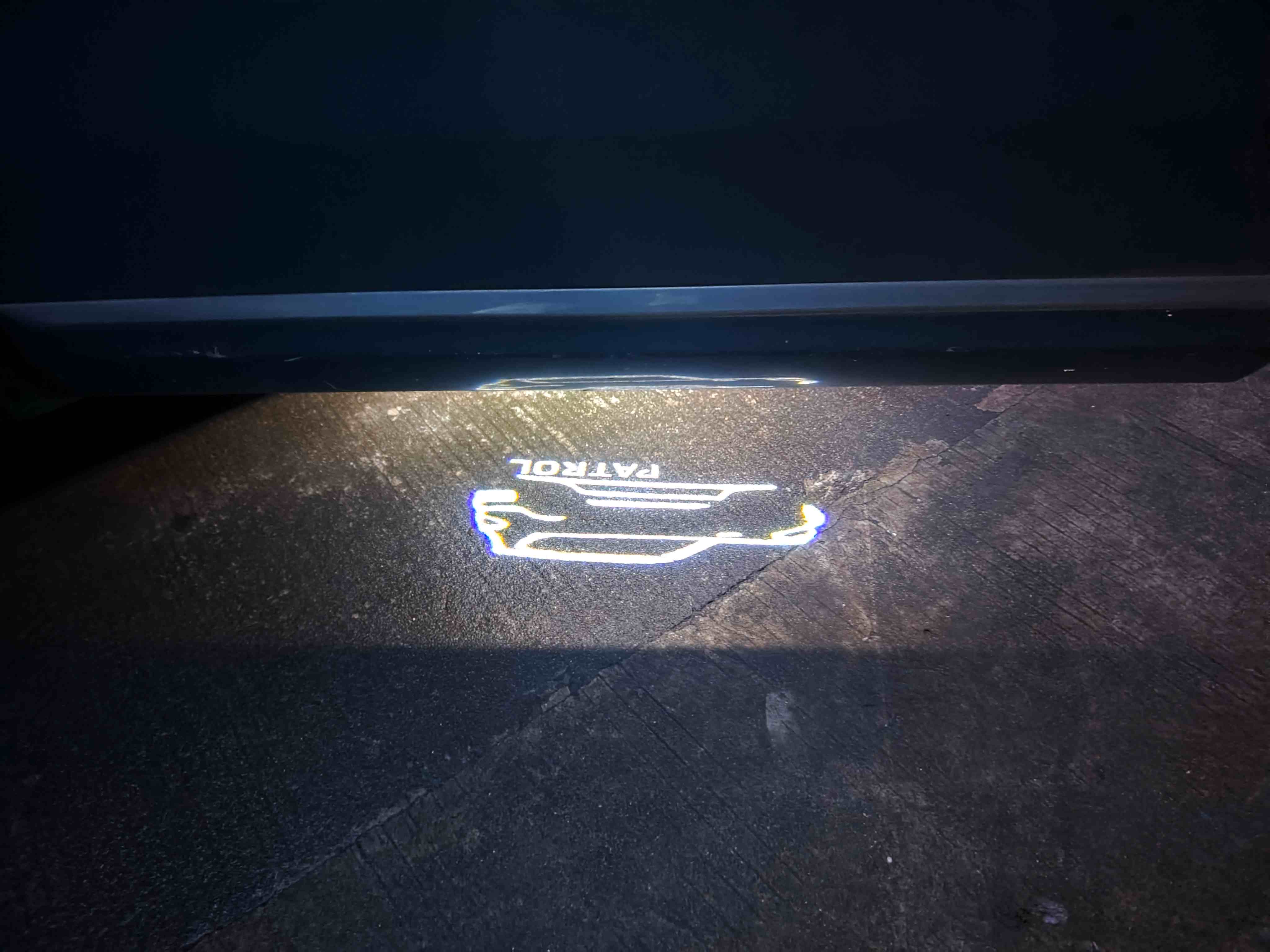 أضواء ترحيب عالمية ومخصصة للسيارة